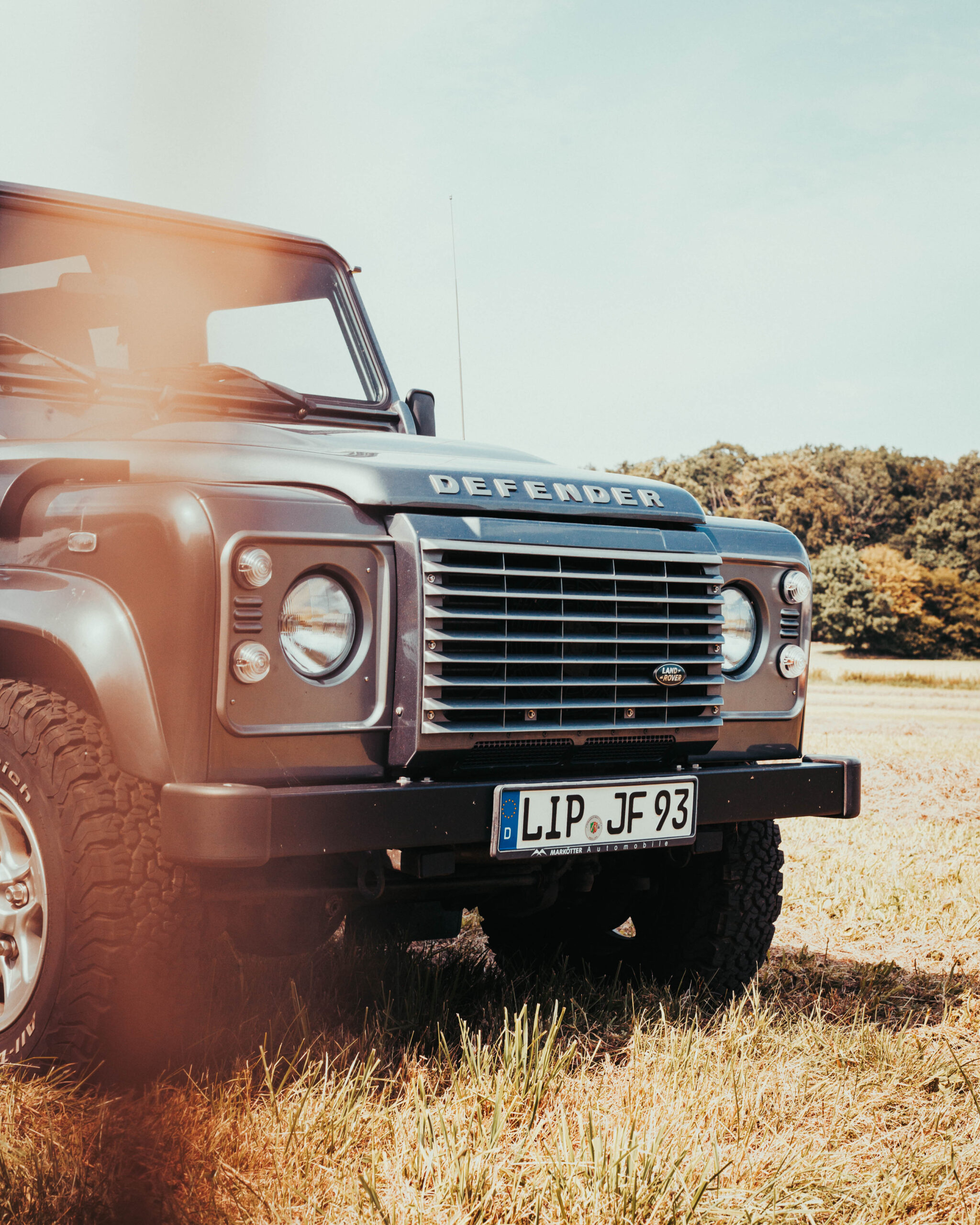 Land Rover Defender von vorne
